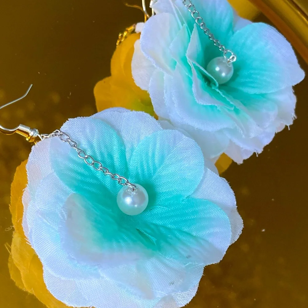 Urban Outfitters Flowers Dangle Earrings